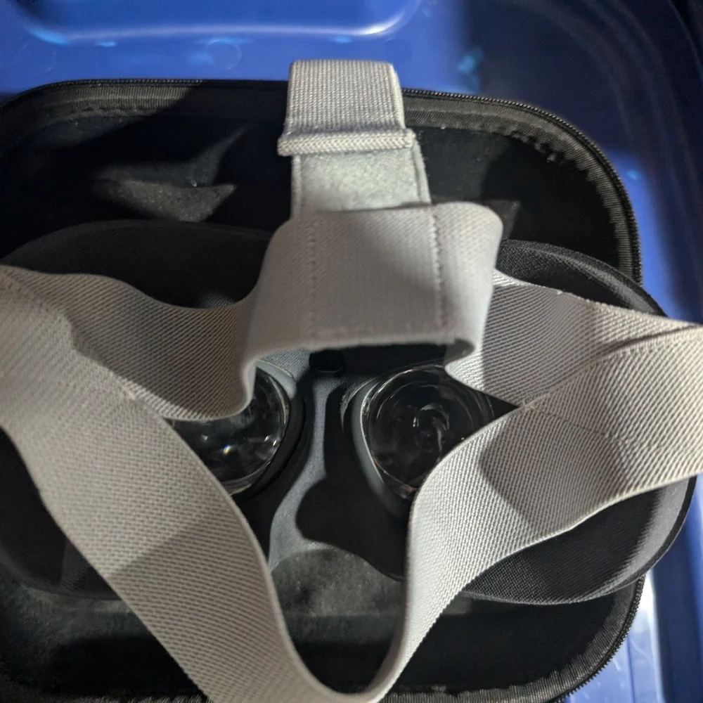 Oculus Go VR headset + case 32gb